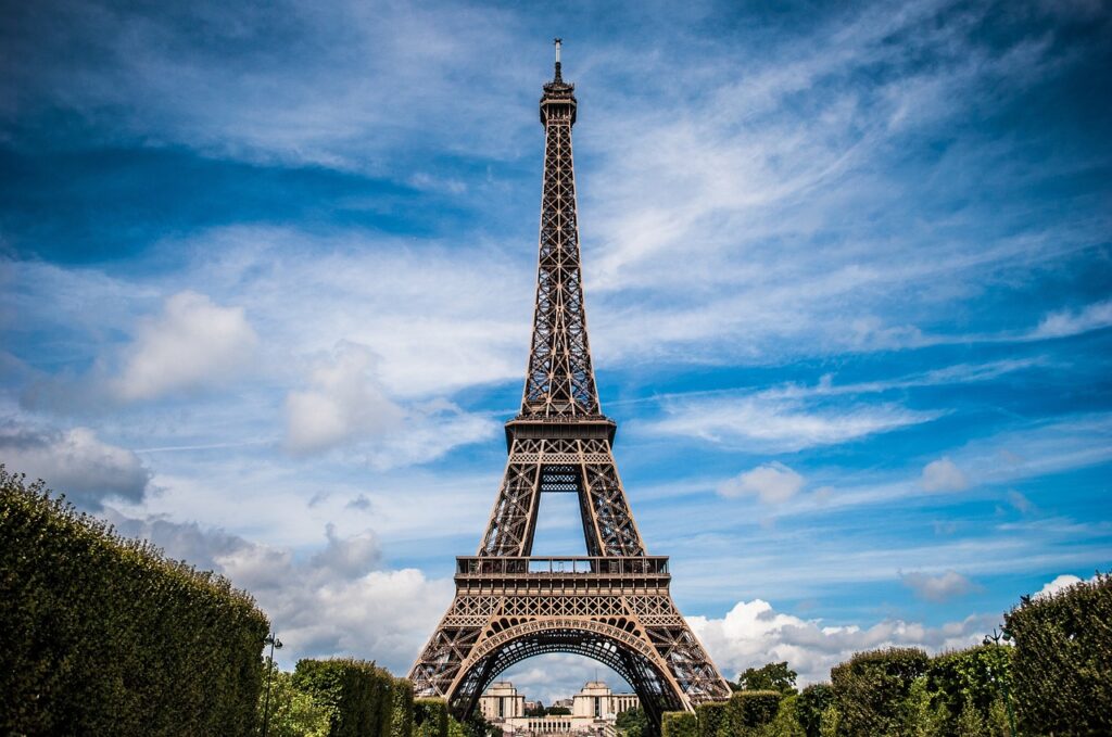 The Eiffel Tower, Le Tour Eiffel