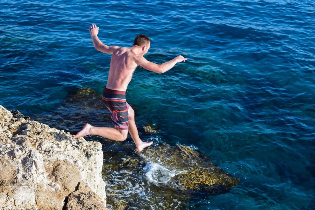 Destinations For Thrill-Seekers RICK'S CAFÉ IN JAMAICA — CLIFF JUMPING