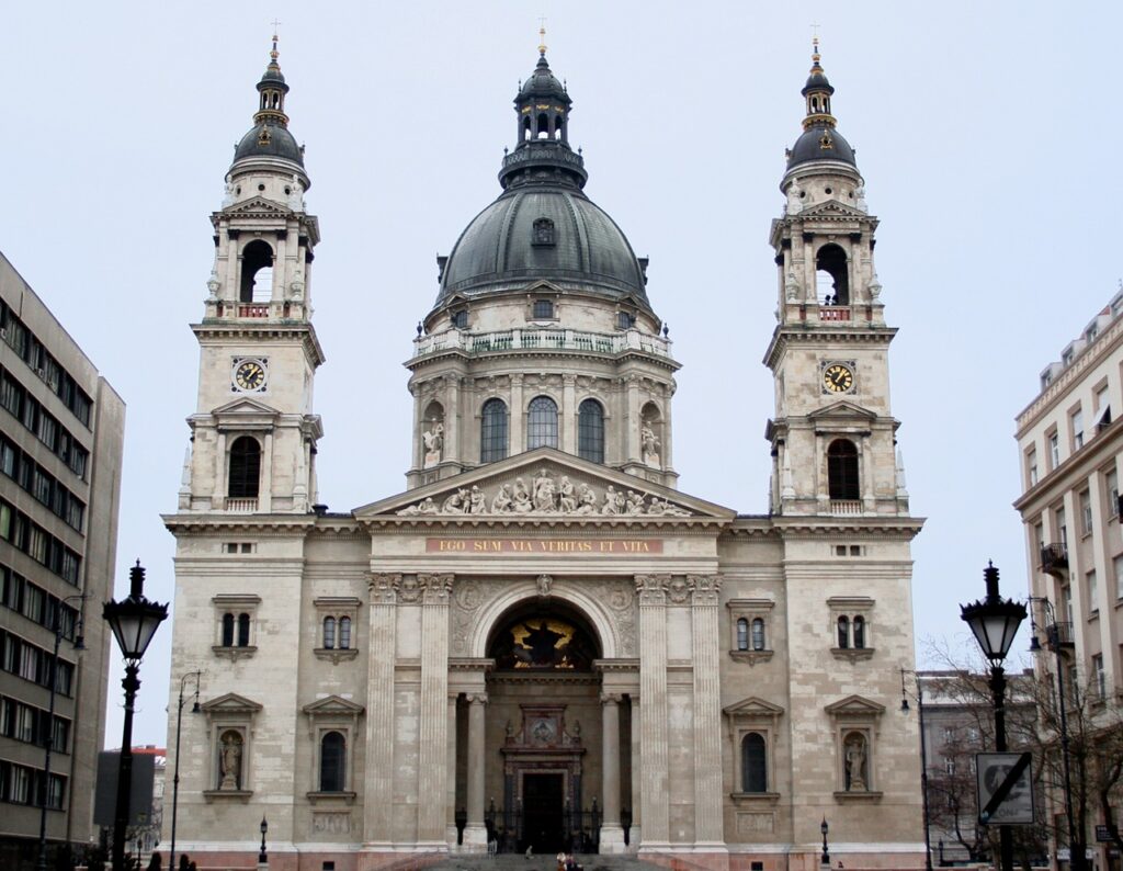 Must-See Places In Budapest: St Stephen’s Basilica